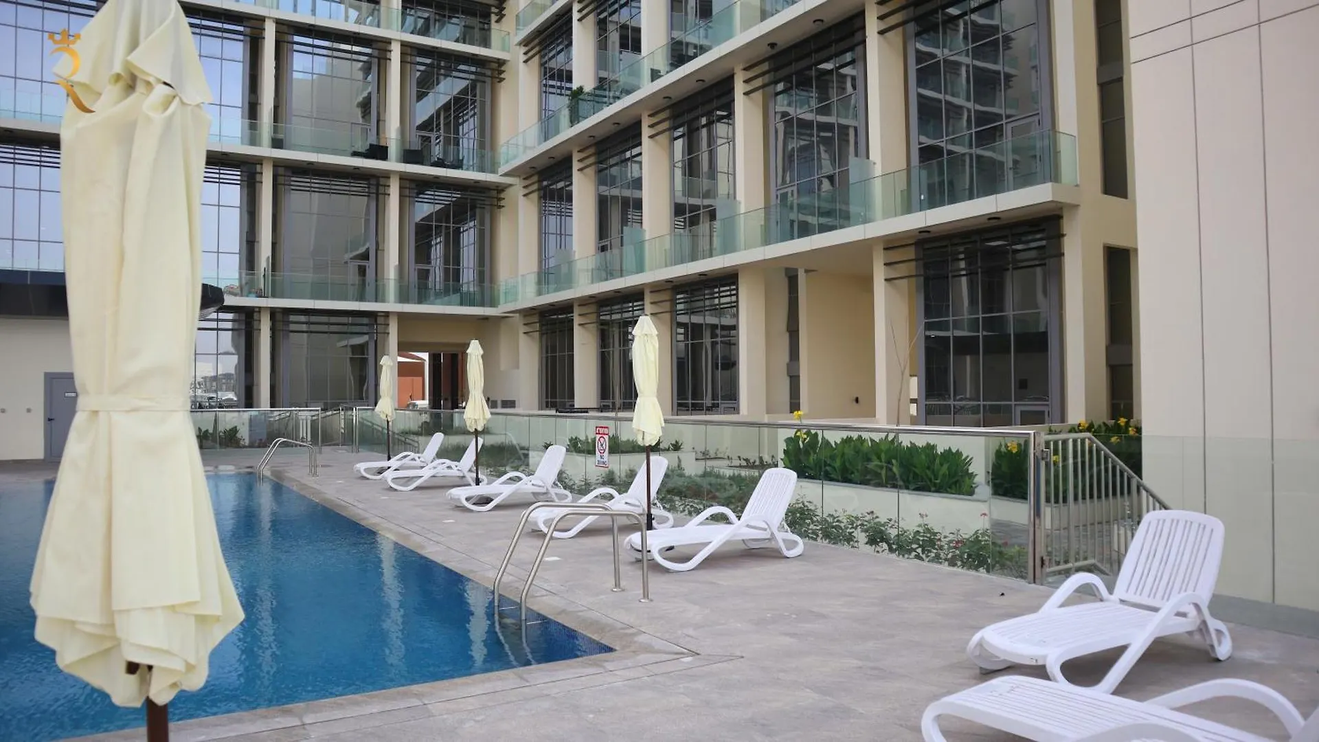 Your Sleek Transit 1Br Oasis Hideaway In Masdar City Abu Dhabi 0*,